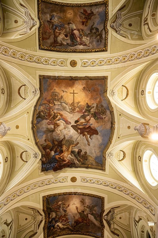 Church ('Stadtpfarrkirche St. Veit, Dom der Wachau') in the historic old town of Krems an der Donau, Austria, Europe