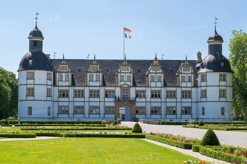 Neuhaus Castle, moated castle, Weser Renaissance, Paderborn, Westphalia, North Rhine-Westphalia, Germany, Europe
