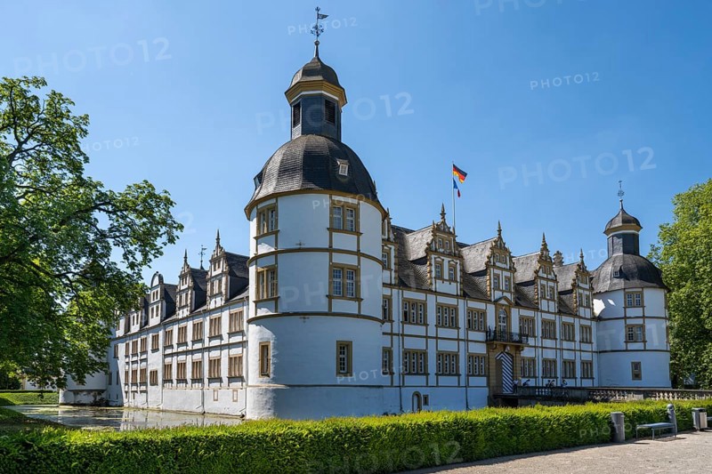 Neuhaus Castle, moated castle, Weser Renaissance, Paderborn, Westphalia, North Rhine-Westphalia, Germany, Europe
