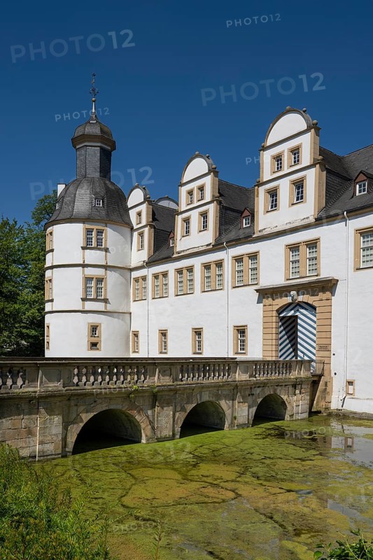Neuhaus Castle, moated castle, Weser Renaissance, Paderborn, Westphalia, North Rhine-Westphalia, Germany, Europe