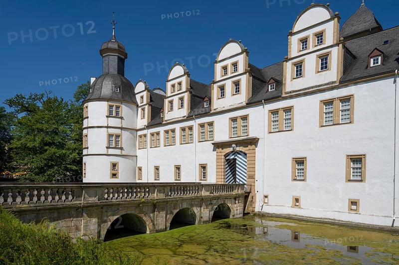 Neuhaus Castle, moated castle, Weser Renaissance, Paderborn, Westphalia, North Rhine-Westphalia, Germany, Europe