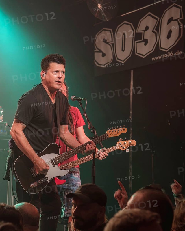 Chris Demakes, singer and guitarist of Less Thank Jake live at Berlin SO36 on 31.07.2024