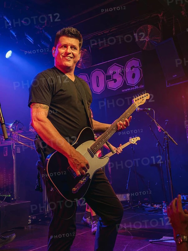 Chris Demakes, singer and guitarist of Less Thank Jake live at Berlin SO36 on 31.07.2024