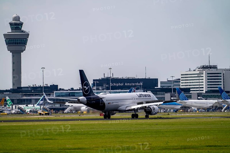 Lufthansa Airbus A320-214, aircraft landing at Amsterdam Schiphol Airport, Buitenveldertbaan, 09/27, air traffic control tower, terminal, Netherlands