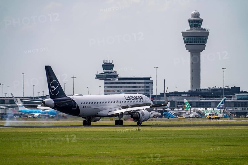 Lufthansa Airbus A320-214, aircraft landing at Amsterdam Schiphol Airport, Buitenveldertbaan, 09/27, air traffic control tower, terminal, Netherlands