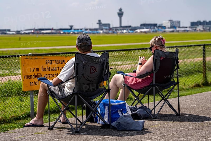 Amsterdam Schiphol Airport, planespotters, aircraft enthusiasts, at the Buitenveldertbaan, watch the air traffic, Netherlands