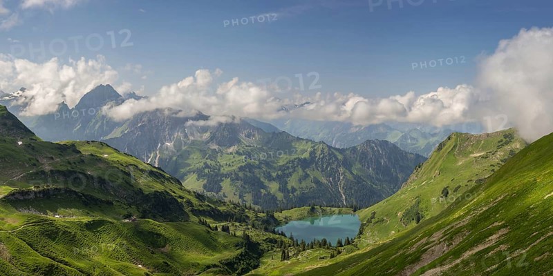 Mountain panorama from Zeigersattel to Seealpsee, on the left Höfats 2259m, Allgäu Alps, Allgäu, Bavaria, Germany, Europe