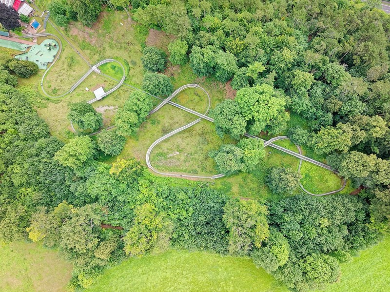 Aerial view of the Bodenwerder toboggan run, a summer toboggan run in the Weserbergland region. Bodenwerder, Lower Saxony, Germany, Europe
