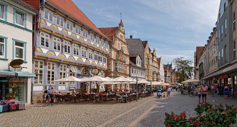 Hameln city centre, Osterstrasse, a pedestrian zone with cobblestones and historic half-timbered houses. Hameln, Weserbergland, Lower Saxony, Germany, Europe