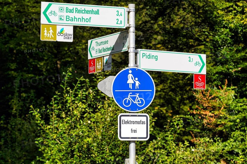 Various direction signs to Bad Reichenhall, Saalachtal cycle path, long-distance cycle path, long-distance cycle route, distance, Piding, Rupertiwinkel, Germany, Europe