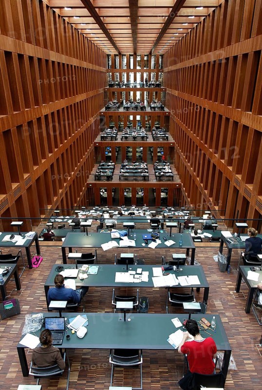 Berlin, 21.11.2009, Students in the reading room of the Jacob and Wilhelm Grimm Centre of the Humboldt University of Berlin, Berlin, Germany, Europe
