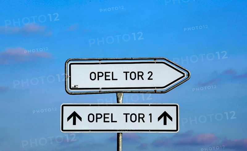Eisenach, 20.03.2009, Signs show the way to the Opel plant in Eisenach, Eisenach, Germany, Europe