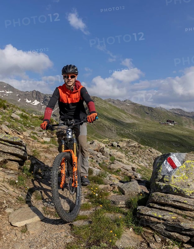 Mountain biker on a bike trail, Pischa, Flüela Pass, Grisons, Switzerland, Europe