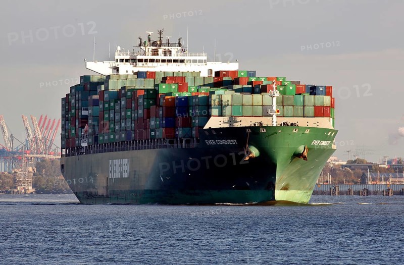 Hamburg, 18.10.2009, The Evergreen shipping company's container ship Ever Conquest in the Port of Hamburg, Hamburg, Germany, Europe