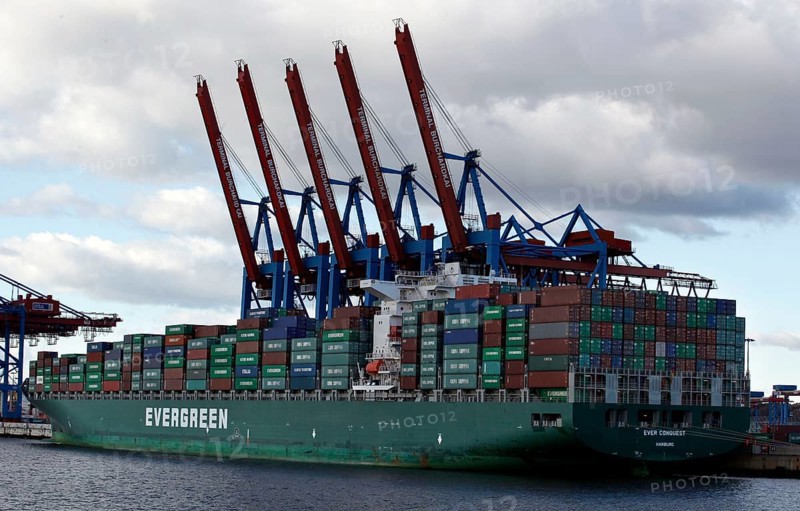 Hamburg, 18.10.2009, The Evergreen shipping company's container ship Ever Conquest in the Port of Hamburg, Hamburg, Germany, Europe