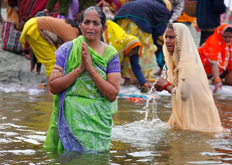 Allahabad, India, 20.01.2010, Hindus gather for the Magh Mela in Allahabad to take a holy dip at the Sangam, the confluence of the Ganges, Yamuna and Saraswati rivers, Asia