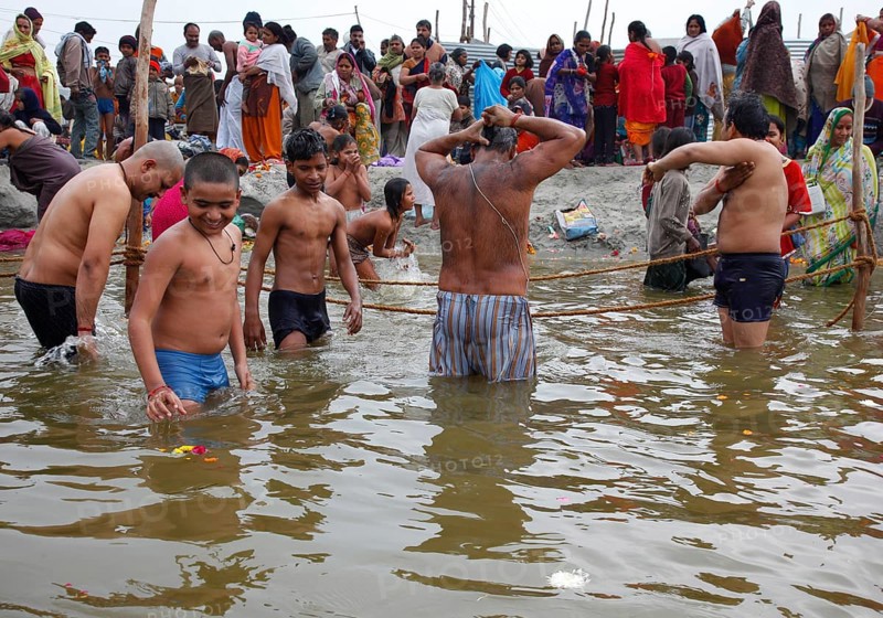 Allahabad, India, 20.01.2010, Hindus gather for the Magh Mela in Allahabad to take a holy dip at the Sangam, the confluence of the Ganges, Yamuna and Saraswati rivers, Asia