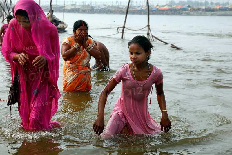 Allahabad, India, 20.01.2010, Hindus gather for the Magh Mela in Allahabad to take a holy dip at the Sangam, the confluence of the Ganges, Yamuna and Saraswati rivers, Asia