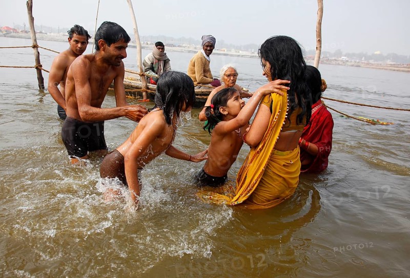 Allahabad, India, 20.01.2010, Hindus gather for the Magh Mela in Allahabad to take a holy dip at the Sangam, the confluence of the Ganges, Yamuna and Saraswati rivers, Asia