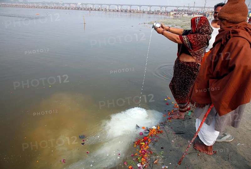 Allahabad, India, 20.01.2010, Hindus gather for the Magh Mela in Allahabad to take a holy dip at the Sangam, the confluence of the Ganges, Yamuna and Saraswati rivers, Asia