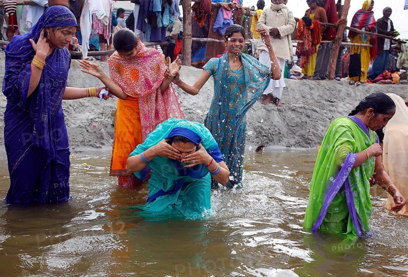 Allahabad, India, 20.01.2010, Hindus gather for the Magh Mela in Allahabad to take a holy dip at the Sangam, the confluence of the Ganges, Yamuna and Saraswati rivers, Asia