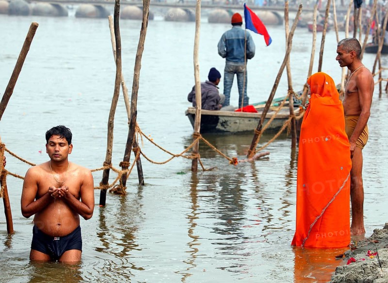 Allahabad, India, 20.01.2010, Hindus gather for the Magh Mela in Allahabad to take a holy dip at the Sangam, the confluence of the Ganges, Yamuna and Saraswati rivers, Asia