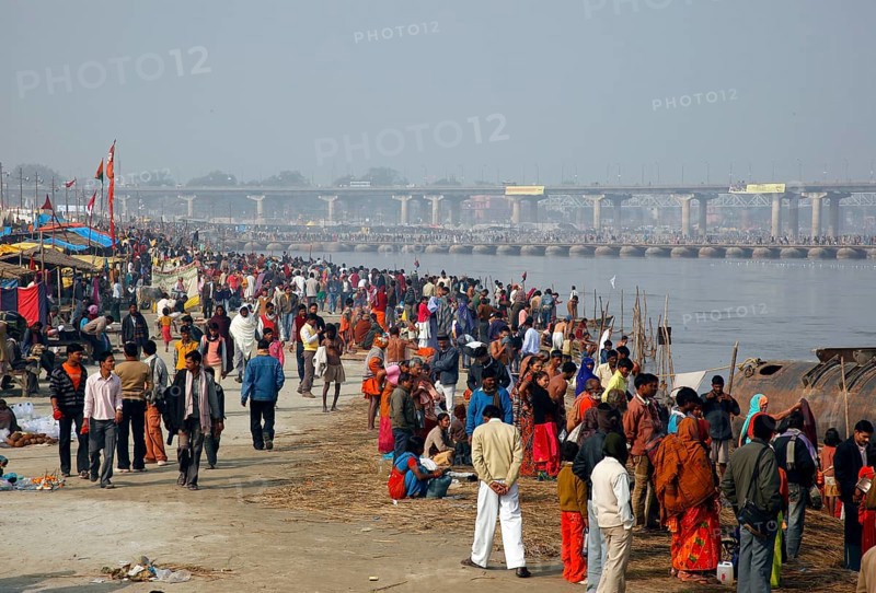 Allahabad, India, 20.01.2010, Hindus gather for the Magh Mela in Allahabad to take a holy dip at the Sangam, the confluence of the Ganges, Yamuna and Saraswati rivers, Asia
