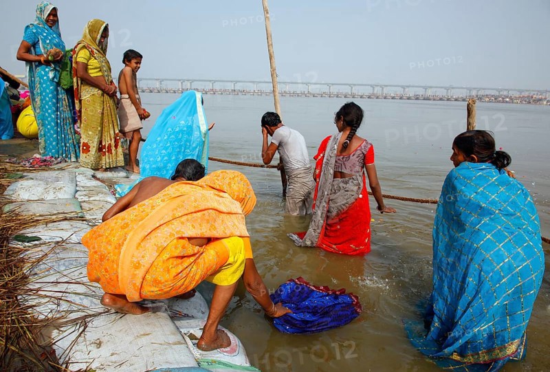 Allahabad, India, 20.01.2010, Hindus gather for the Magh Mela in Allahabad to take a holy dip at the Sangam, the confluence of the Ganges, Yamuna and Saraswati rivers, Asia