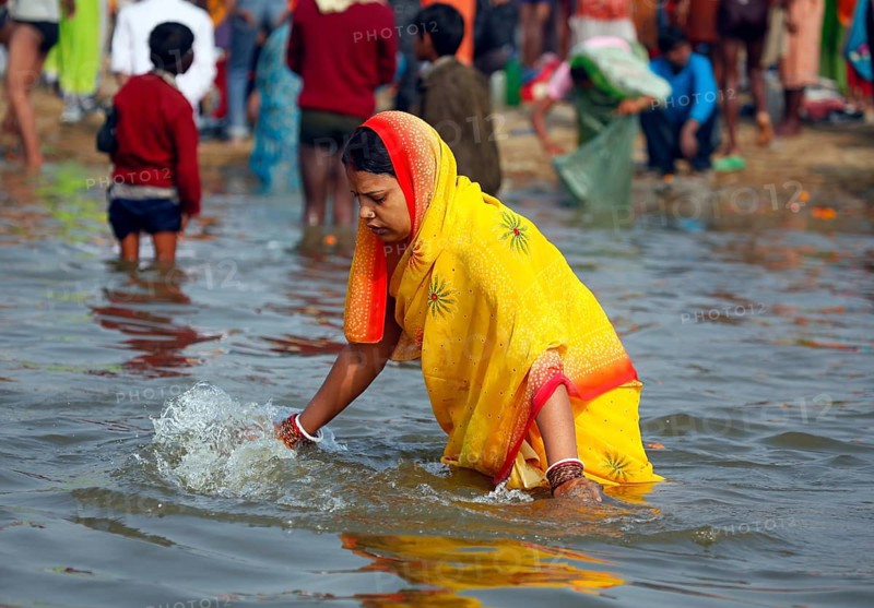 Allahabad, India, 20.01.2010, Hindus gather for the Magh Mela in Allahabad to take a holy dip at the Sangam, the confluence of the Ganges, Yamuna and Saraswati rivers, Asia