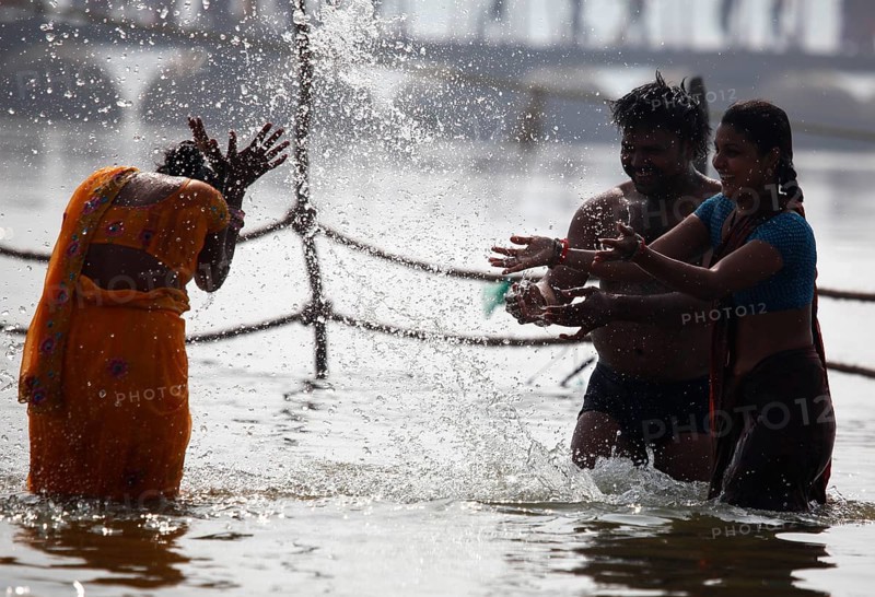 Allahabad, India, 20.01.2010, Hindus gather for the Magh Mela in Allahabad to take a holy dip at the Sangam, the confluence of the Ganges, Yamuna and Saraswati rivers, Asia