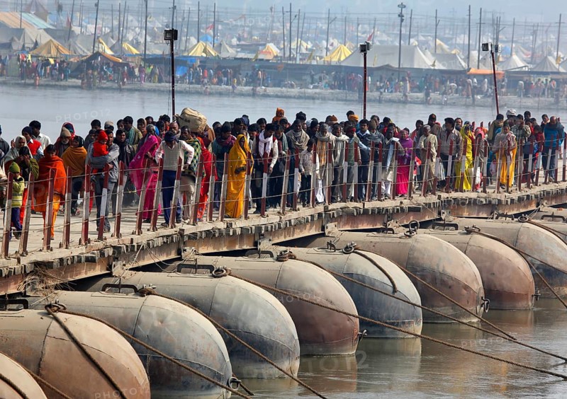 Allahabad, India, 20.01.2010, Hindus gather for the Magh Mela in Allahabad to take a holy dip at the Sangam, the confluence of the Ganges, Yamuna and Saraswati rivers, Asia