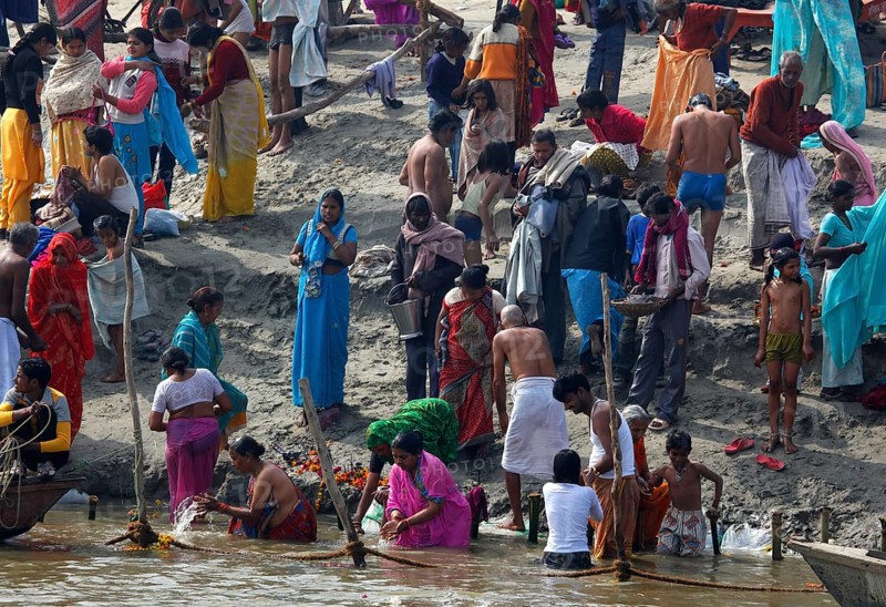 Allahabad, India, 20.01.2010, Hindus gather for the Magh Mela in Allahabad to take a holy dip at the Sangam, the confluence of the Ganges, Yamuna and Saraswati rivers, Asia