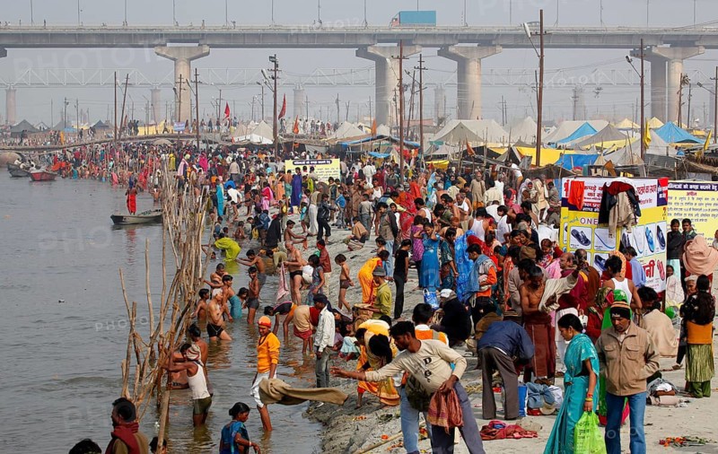 Allahabad, India, 20.01.2010, Hindus gather for the Magh Mela in Allahabad to take a holy dip at the Sangam, the confluence of the Ganges, Yamuna and Saraswati rivers, Asia