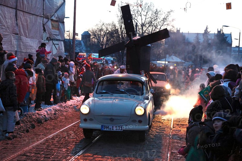 Parade of Father Christmases and Trabant drivers at the Father Christmas Parade in Brandenburg an der Havel, 04.12.2010, Brandenburg an der Havel, Brandenburg, Germany, Europe