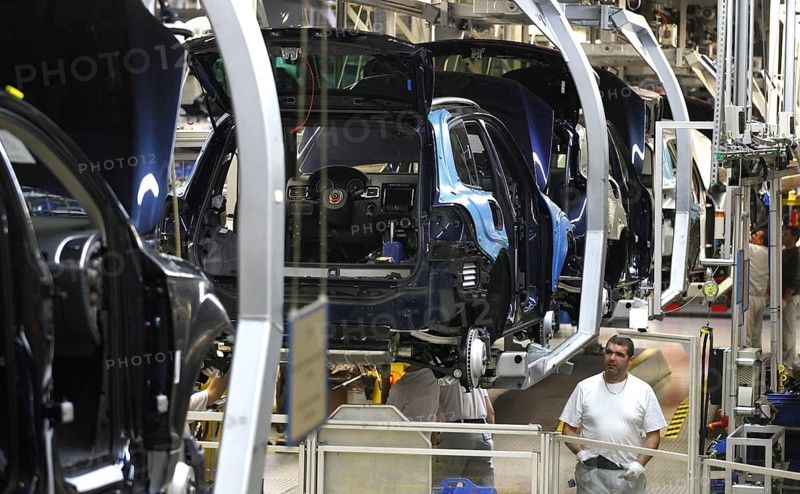 Bratislava, 05.10.2010, VW Touareg sport-utility vehicles and Audi Q7 vehicles seen at the assembly line at the VW factory in Bratislava Slovakia. Production of the Volkswagen Touareg and the Audi Q7 at the Volkswagen factory in Bratislava, Slovakia, Europe