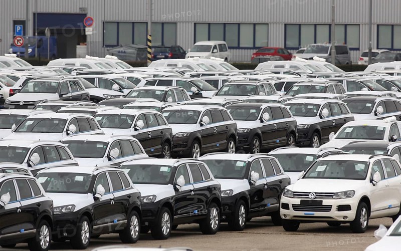 Bratislava, 05.10.2010, VW Touareg and Audi Q7 sport-utility vehicles wait for delivery at the Volkswagen AG factory in Bratislava, Slovakia, Slovakia, Europe