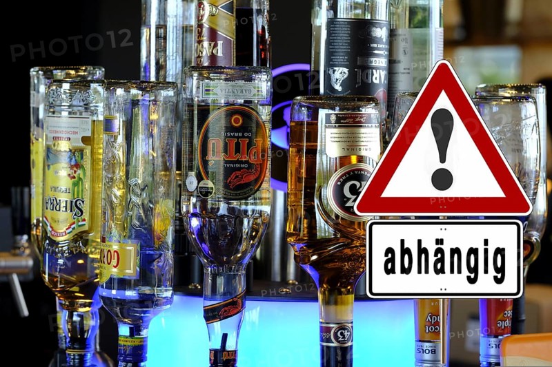 Symbolic image, warning sign for alcohol addiction, danger of addiction, alcohol abuse, health warning, alcoholic beverages, bar, alcoholic drinks, youth protection, legal drug, alcohol withdrawal