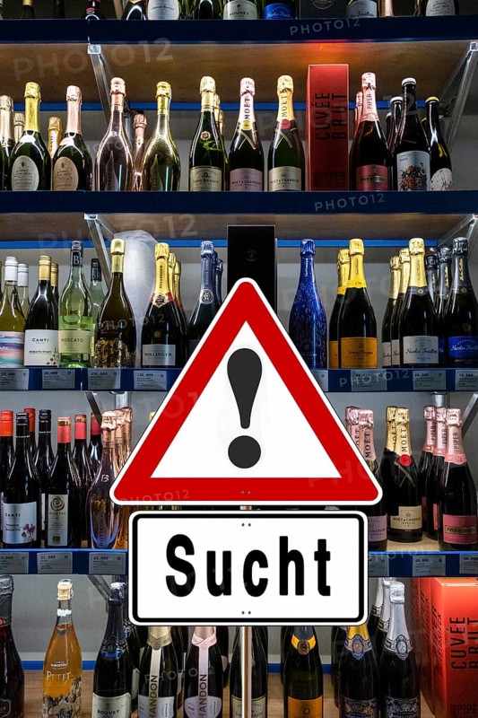 Symbolic image, warning sign for alcohol addiction, danger of addiction, alcohol abuse, health warning, alcoholic beverages, bar, alcoholic drinks, youth protection, legal drug, alcohol withdrawal
