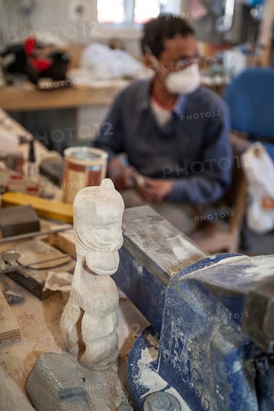 Inuit handicraft, sculpture, Ilulissat, Disko Bay, West Greenland, Greenland, North America