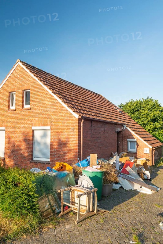 Household waste, bulky waste, clearing out, household clearance, disposal, uninhabitable, detached house, East Frisia, Germany, Europe