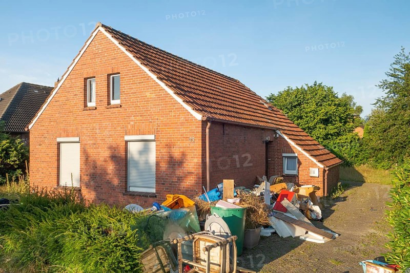 Household waste, bulky waste, clearing out, household clearance, disposal, uninhabitable, detached house, East Frisia, Germany, Europe