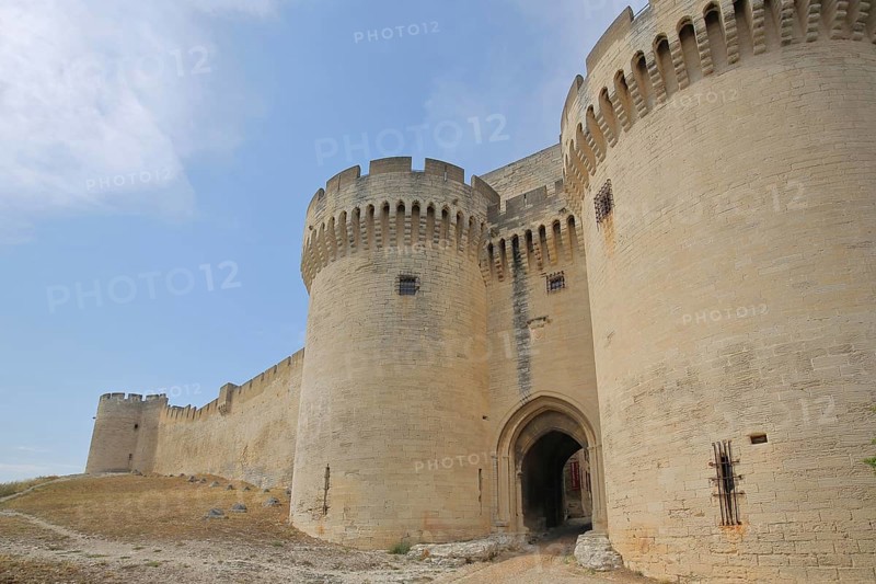 Entrance with two defence towers to the historic, town fortification, Fort Saint-André, Villeneuve, Avignon, Vaucluse, Provence, France, Europe