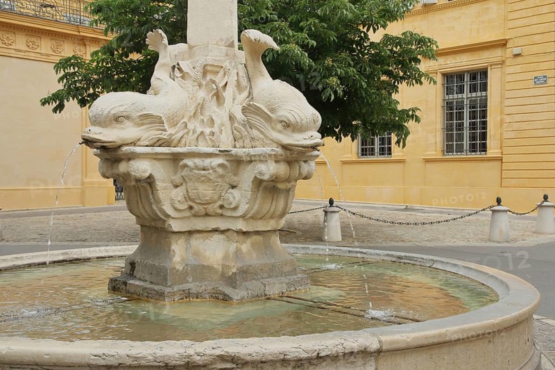Fontaine des Quatre Dauphins with four white dolphin figures, dolphin fountain, sculptures, fish figures, Aix-en-Provence, Bouches-du-Rhône, Provence, France, Europe