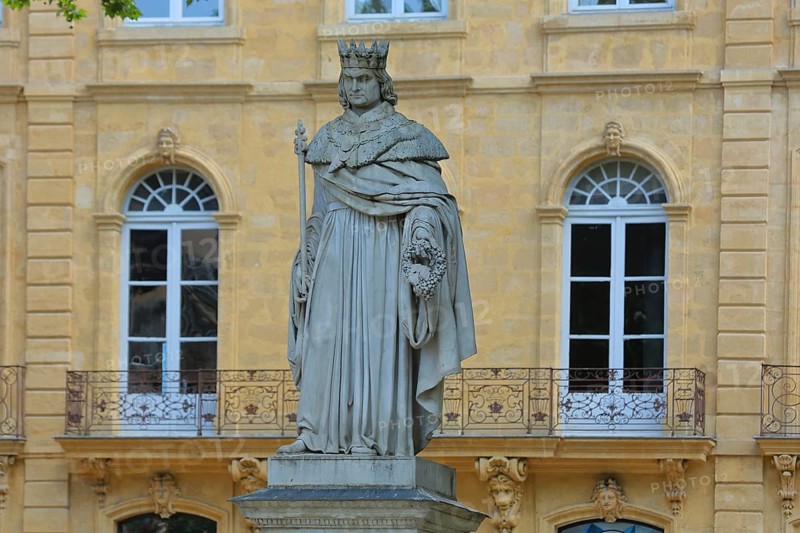 Monument and statue of King René I Anjou of the Holy Roman Empire, Imperial Prince, Prince, Cours Mirabeau, Aix-en-Provence, Bouches-du-Rhône, Provence, France, Europe