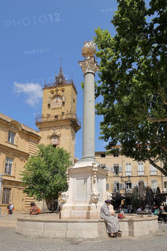 Tower of the Hôtel de Ville, Town Hall and Roman column, Obelisk, People, Town Hall Square, Rathausplatz, Place de l'Hôtel de Ville, Aix-en-Provence, Bouches-du-Rhône, Provence, France, Europe