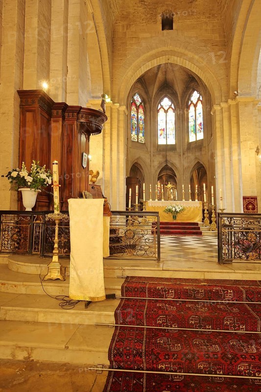Interior view of the chancel of the Romanesque St-Trophime Cathedral, Place de la République, Imperial Square, Arles, Bouches-du-Rhône, Camargue, Provence, France, Europe