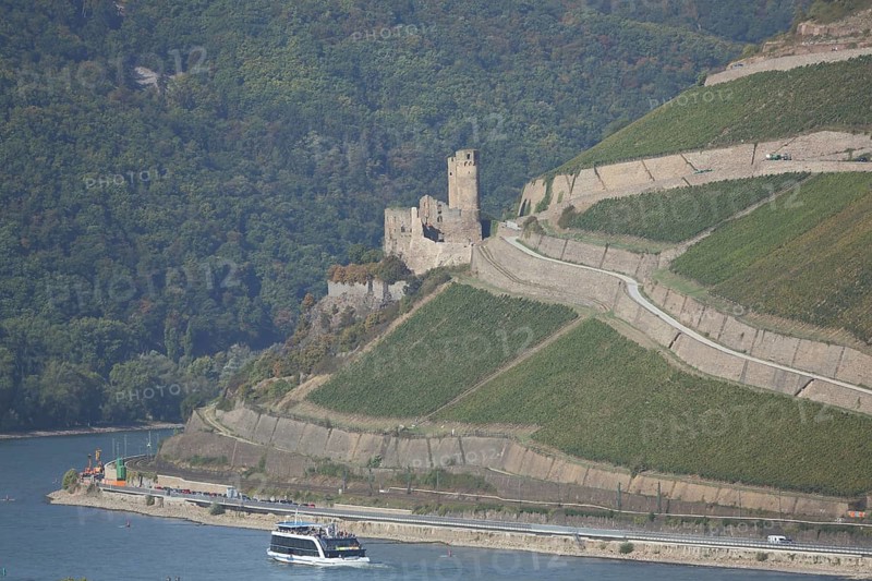 Ehrenfels Castle and Rhine with Binger Loch and boat, shipping traffic, Rüdesheim, Rheingau, Taunus, Hesse, UNESCO, Upper Middle Rhine Valley, Middle Rhine Valley, Germany, Europe