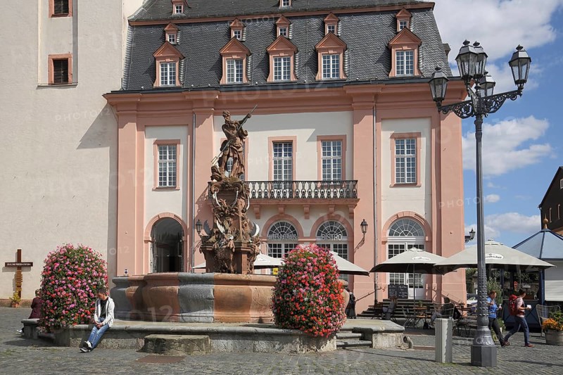 Old town hall with Neptune fountain on the market square, Renaissance, candelabra, Weilburg, Taunus, Hesse, Germany, Europe
