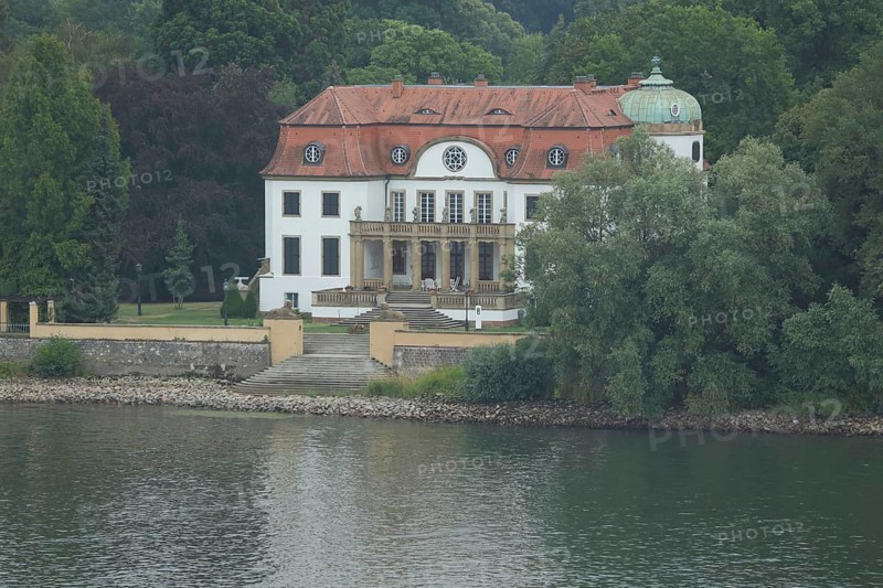 Manor house of Count Adalbert Franken von Sierstorpff built in 1912 View from Eltville am Rhein, Rhine, Königsklinger Aue, Eltviller Aue, Rhine Island, Hesse, Rhineland-Palatinate, Germany, Europe