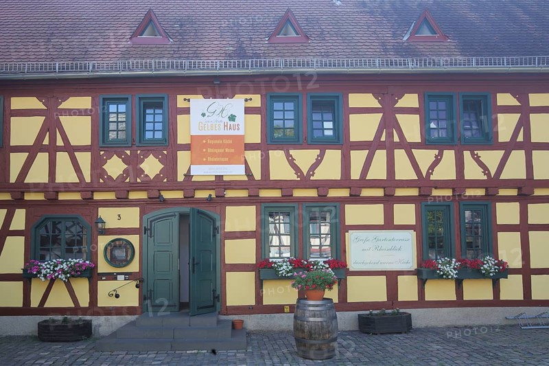 Historic Restaurant Gelbes Haus, half-timbered house, Burgstrasse, Eltville, Rheingau, Hesse, Germany, Europe